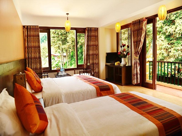 Room-Elite-balcony.JPG