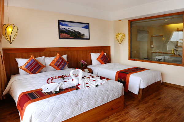 Deluxe-Triple-Room.jpg