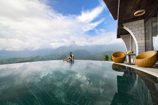 Pool_catcat_hill_resort.jpg