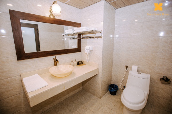 charm-sapa-hotel---toilet.jpg