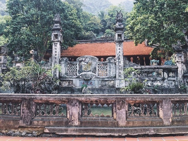 du_lich_chua_huong.jpg